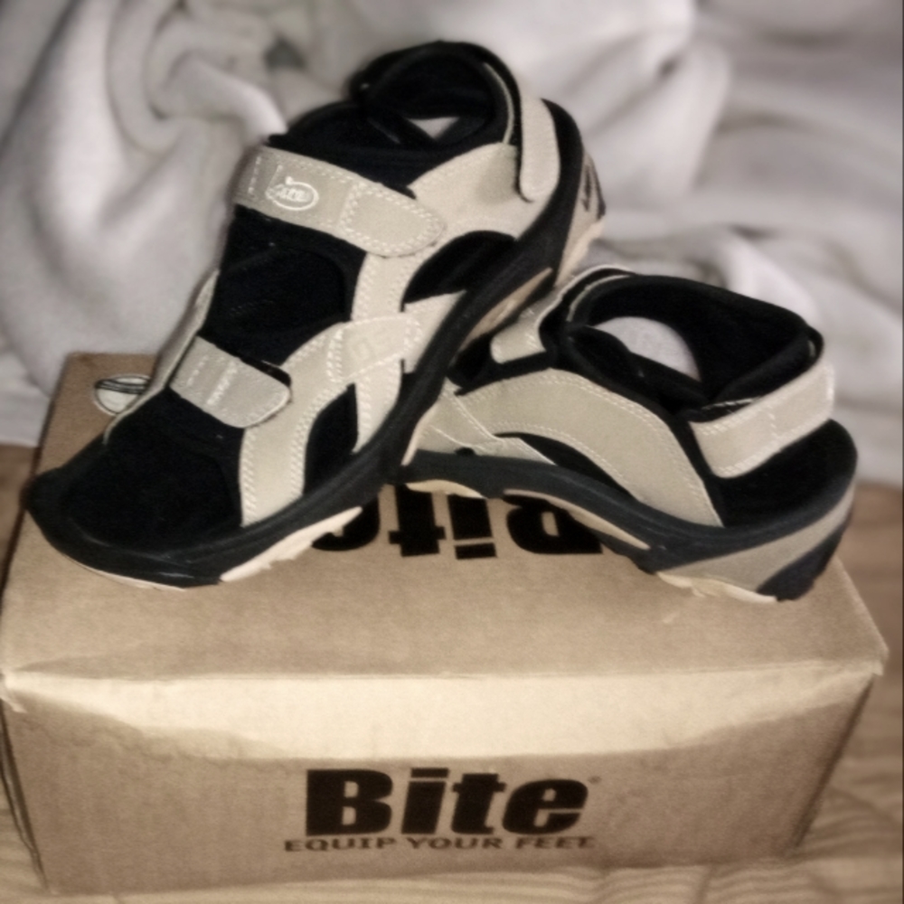 Bite Orthosport Women's X-Golf Sandal,Almond/Black, Size 9